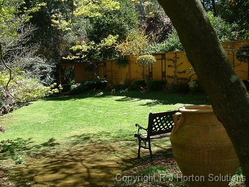 Urn seat wall